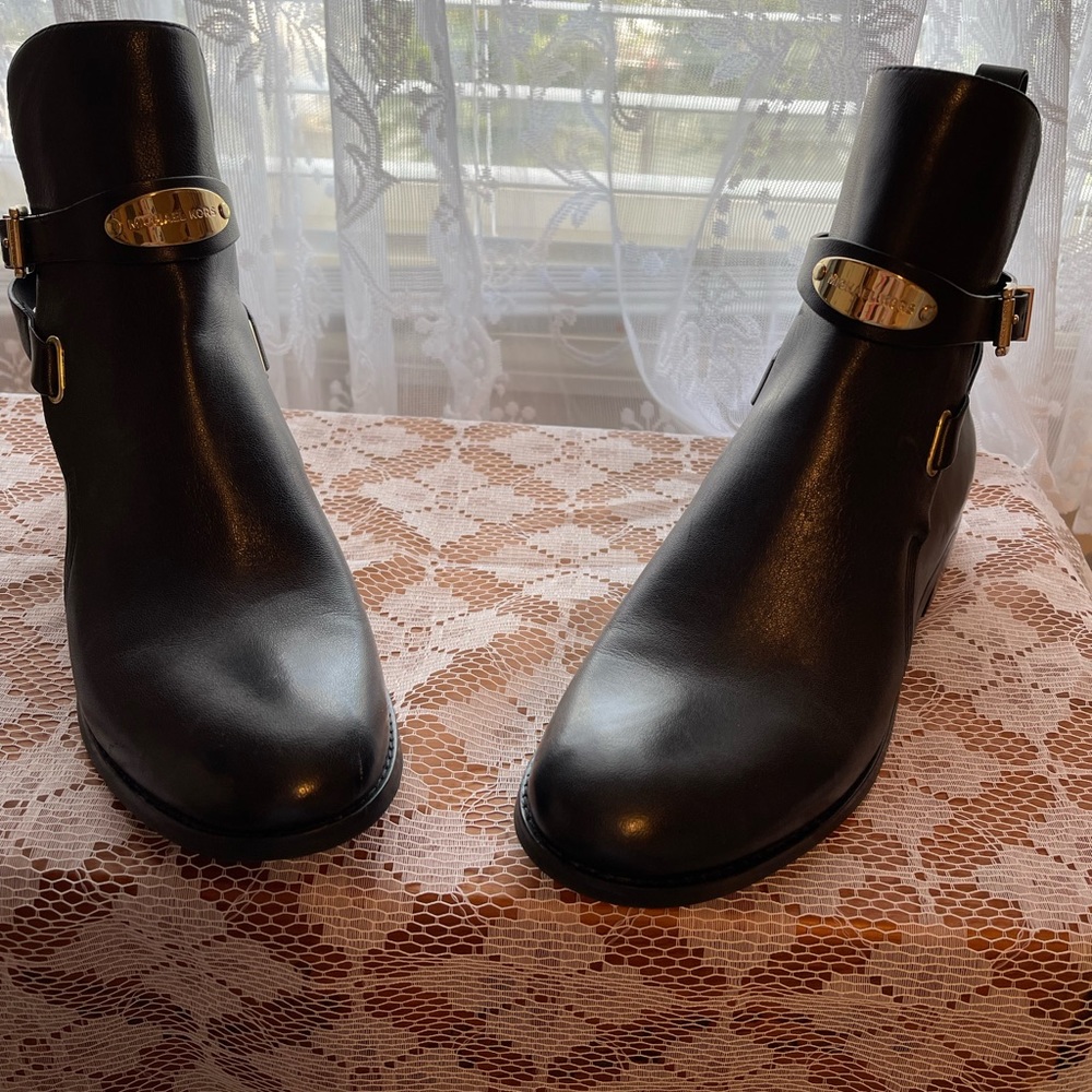 Michael Kors Arley Ankle Boot. Black 9M  NEW.